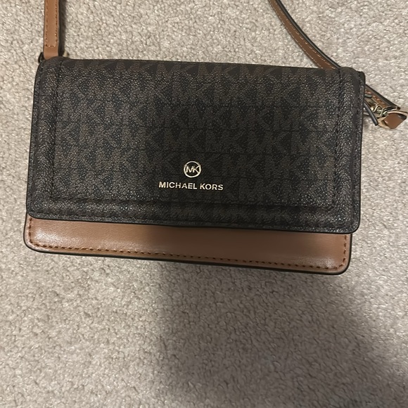 Gently used Michael Kors Jet Set Small Logo Convertible purse! - Picture 2 of 8